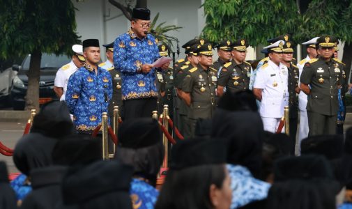 Rektor Unhan RI dan Perwakilan Pegawai Negeri Sipil Unhan RI Mengikuti Upacara Peringatan HUT Korpri Ke-52 Tahun 2023 di Kemhan RI.