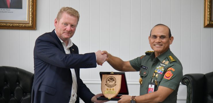 Rektor Unhan RI Menerima Kunjungan Courtesy Call First Assistant Secretary International Policy Strategic (FASIP), Policy and Industry Group Department of Defence Australia, Mr. Bernad Philips.