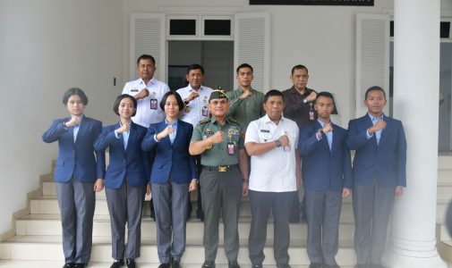 Rektor Unhan RI Melepas Lima Kadet Mahasiswa S1 Unhan RI Untuk Mengikuti Program Pertukaran Pelajar dengan Rabdan Academy Uni Emirat Arab 2024.