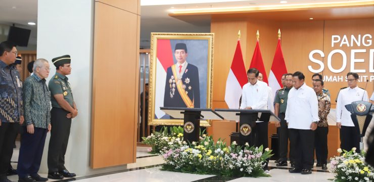 Rektor Didampingi Pejabat Eselon I Unhan RI Menghadiri Peresmian Rumah Sakit Pusat Pertahanan Negara (RSPPN ) Panglima Besar Jenderal Soedirman, Oleh Presiden RI, Joko Widodo Didampingi Menteri Pertahanan RI Prabowo Subianto.