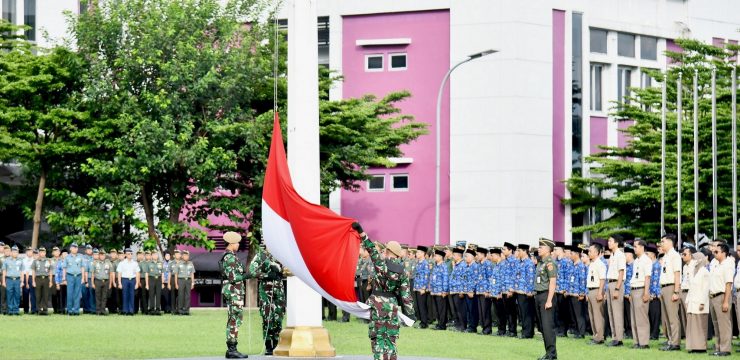 Unhan RI Laksanakan Upacara Bendera