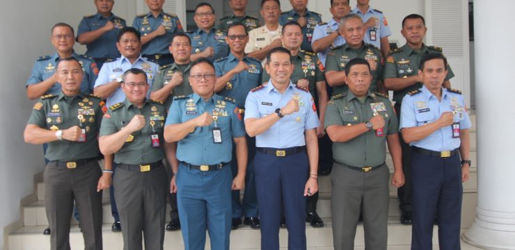 Unhan RI Menerima Kunjungan Komandan Sesko TNI Bersama TIM Sosialisasi Kurikulum Sesko TNI.