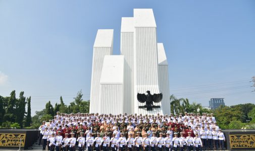 Rektor Unhan RI Pimpin Ziarah Taman Makam Pahlawan Nasional Utama Kalibata, Dalam Rangka Peringatan Dies Natalis Unhan RI Republik Ke-XV.