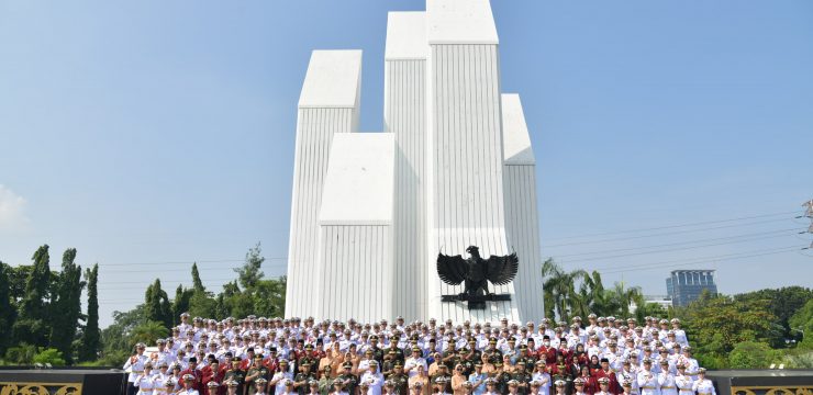 Rektor Unhan RI Pimpin Ziarah Taman Makam Pahlawan Nasional Utama Kalibata, Dalam Rangka Peringatan Dies Natalis Unhan RI Republik Ke-XV.