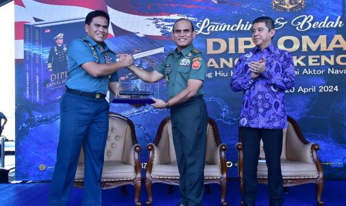 Rektor Unhan RI hadir sebagai Pembicara Pada Bedah Diplomasi Sang Hiu Kencana Kepala Staf Angkatan Laut, Laksamana TNI Dr. Muhammad Ali, S.E., M.M., M.Tr.Opsla.