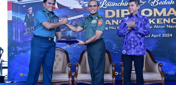Rektor Unhan RI hadir sebagai Pembicara Pada Bedah Diplomasi Sang Hiu Kencana Kepala Staf Angkatan Laut, Laksamana TNI Dr. Muhammad Ali, S.E., M.M., M.Tr.Opsla.