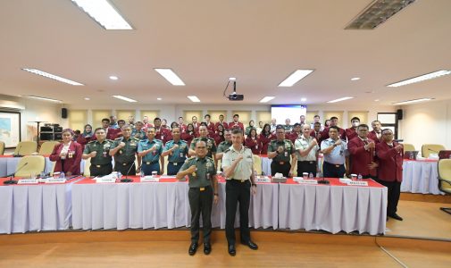 Rektor Unhan RI Dampingi Major General Greg Smith, Director General International Security Policy, Assistant Deputy Minister Policy Department of National Defence Canada Pada Kuliah Umum.