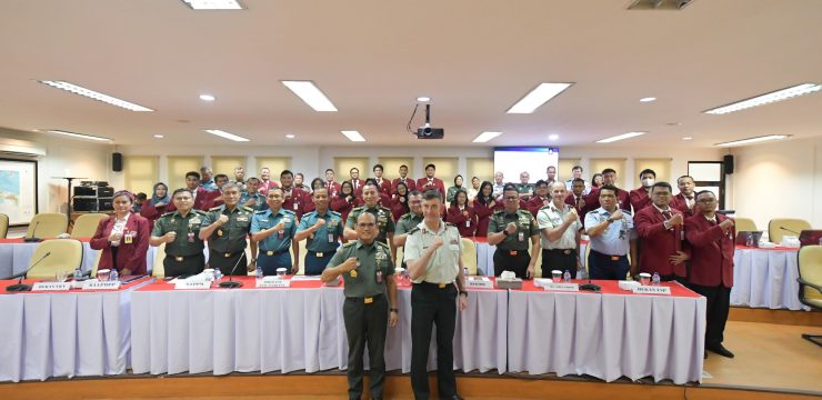 Rektor Unhan RI Dampingi Major General Greg Smith, Director General International Security Policy, Assistant Deputy Minister Policy Department of National Defence Canada Pada Kuliah Umum.