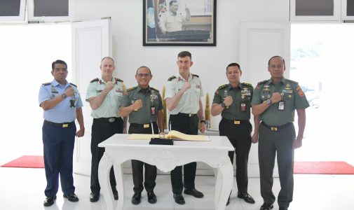 Rektor Unhan RI Menerima Kunjungan Courtesy Call Major General Greg Smith, Director General International Security Policy, Assistant Deputy Minister Policy Department of National Defence Canada. 