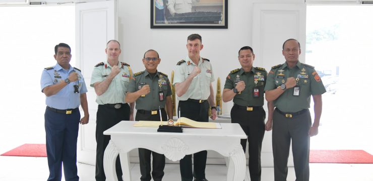 Rektor Unhan RI Menerima Kunjungan Courtesy Call Major General Greg Smith, Director General International Security Policy, Assistant Deputy Minister Policy Department of National Defence Canada. 