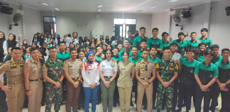 Taruna dan Taruni Yontarlat-1/Macan Bersama Densus-88 Laksanakan Sosialisasi Pendidikan dan Wawasan Kebangsaan Di SMA Negeri 3 Samarinda.