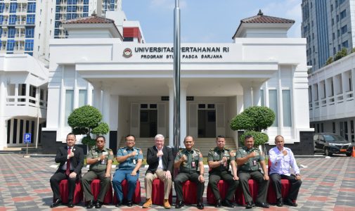 Rektor Unhan RI Menerima Kunjungan Courtesy Call Dosen U.S. Army War College Prof. Antulio Echevarria.