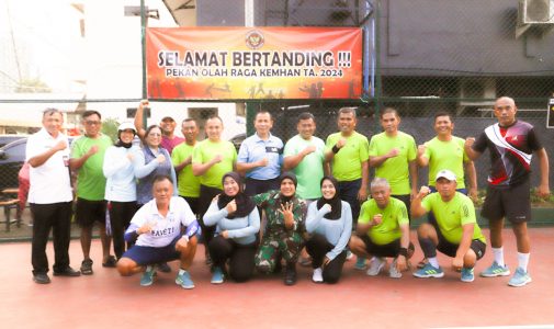 Tim Tenis Lapangan Unhan RI Melaju ke Semifinal POR Kemhan 2024.