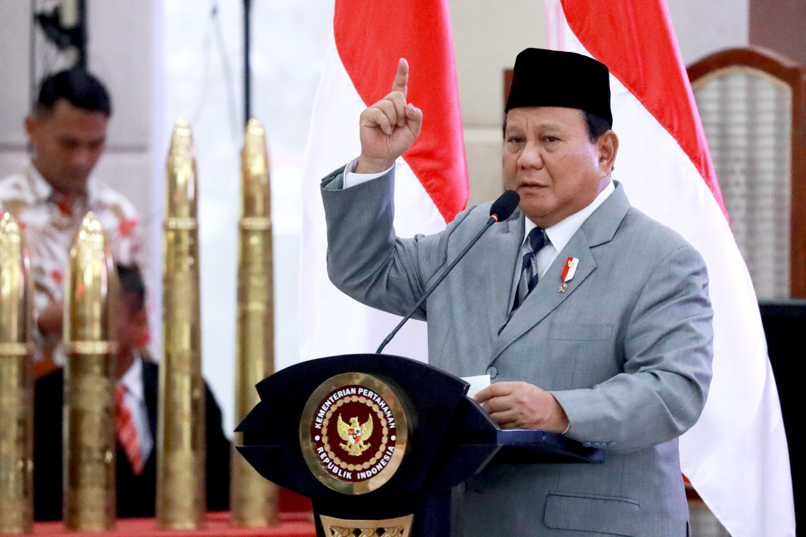 Menteri Pertahanan sekaligus Presiden Terpilih Republik Indonesia 2024-2029, Jenderal TNI (Purn.) Prabowo Subianto : Wisudawan Unhan RI SDM Unggul dalam Pertahanan Nasional Menghadapi Tantangan dan Peluang di Abad 21.