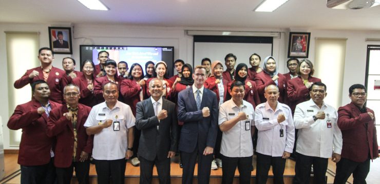 Mahasiswa Pascasarjana Unhan RI Menyelami Dinamika Strategi Militer dalam Konteks Sejarah dan Tantangan Strategis Saat Ini melalui Kuliah Eksklusif Bersama Profesor Andrew R. Wilson dari U.S. Naval War College (NWC).