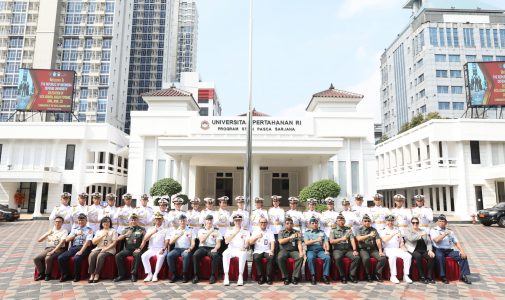 Rektor Unhan RI Letnan Jenderal TNI (Purn.) Jonni Mahroza, S.I.P., M.A., M.Sc., Ph.D., Menerima Kunjungan Kehormatan Commander of the Royal Canadian Navy, Vice Admiral Angus Topshee, CMM, MSM, CD.
