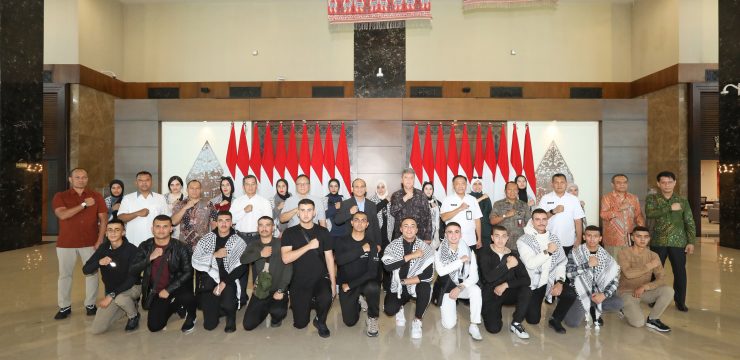 Rektor Unhan RI Bersama Duta Besar Palestina dan Kabadiklat Kemhan RI Sambut Kehadiran Tahap II Calon Kadet Mahasiswa Program Internasional Unhan RI dari Palestina.