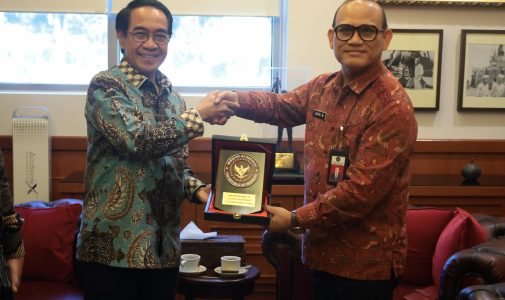 Rektor Unhan RI Tekankan Konektivitas Pendidikan Pertahanan, Ketahanan Pangan, dan Penguatan SDM dalam Audiensi Bersama Rektor Universitas Hasanuddin.