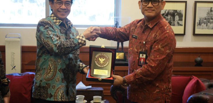 Rektor Unhan RI Tekankan Konektivitas Pendidikan Pertahanan, Ketahanan Pangan, dan Penguatan SDM dalam Audiensi Bersama Rektor Universitas Hasanuddin.