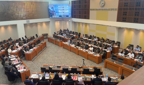 Rektor Unhan RI Dampingi Menteri Pertahanan RI pada Rapat Kerja Kemhan RI-TNI dengan Komisi I DPR RI.