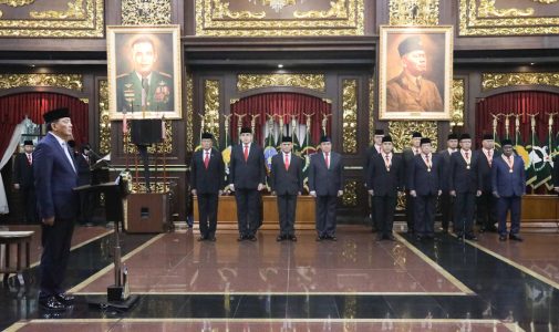 Rektor Unhan RI Hadiri Pelantikan Staf Khusus dan Asisten Khusus Menhan RI serta Penganugerahan Penghargaan Dharma Pertahanan.
