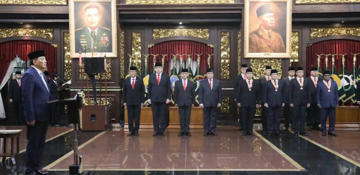 Rektor Unhan RI Hadiri Pelantikan Staf Khusus dan Asisten Khusus Menhan RI serta Penganugerahan Penghargaan Dharma Pertahanan.