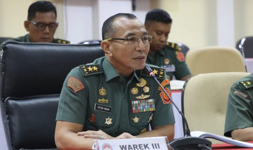 Wakil Rektor Bidang Kemahasiswaan dan Alumni Unhan RI Bekali Kadet Mahasiswa FVLM Unhan RI: Penguatan SDM Pertahanan Berdaya Saing Global, Pilar Utama Menuju Indonesia Emas 2045.