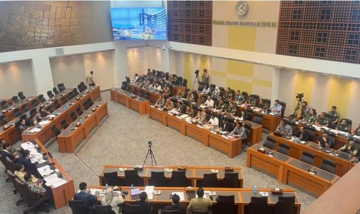 Rektor Unhan RI Mendampingi Menteri Pertahanan RI pada Rapat Kerja Komisi I DPR dengan Menteri Hukum, Menteri Keuangan, Menteri Pertahanan dan Menteri Sekertaris Negara RI