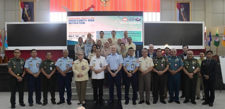 Universitas Pertahanan RepublikIndonesia (Unhan RI) bekerja sama dengan Defense Threat Reduction Agency (DTRA) Amerika Serikat telah suksesmenyelenggarakan pelatihan Teaching Safe and Secure Molecular Diagnostics pada tanggal 26 hingga 28 Mei 2025