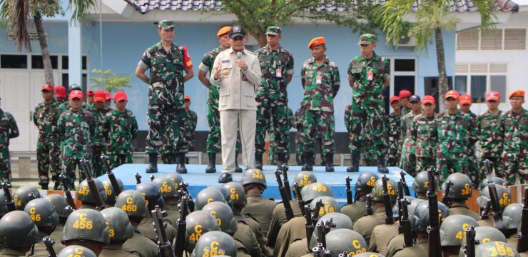 Kunjungan Rektor Unhan RI ke Satdik VII-C Disambut Parade Defile Siswa Diksarmil SPPI Batch-3 sebagai Manifestasi Pembentukan Karakter Disiplin dan Jiwa Bela Negara.
