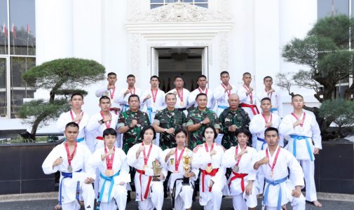 Wakil Rektor Unhan RI Sambut Kontingen Karate Kadet Mahasiswa Unhan RI Peraih 28 Medali Kejuaraan Piala Menhan RI: Tegaskan “Ini Bukan Soal Bertanding Saja, Tapi Latihan Karakter dan Kepemimpinan”.