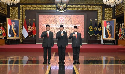 Menhan RI diwakili Wamenhan RI Melantik Letnan Jenderal TNI (Purn.) Dr. Anton Nugroho, M.M.D.S., M.A., sebagai Rektor ke-9 Unhan RI menggantikan Letnan Jenderal TNI (Purn.) Jonni Mahroza, S.I.P., M.A., M.Sc., Ph.D.