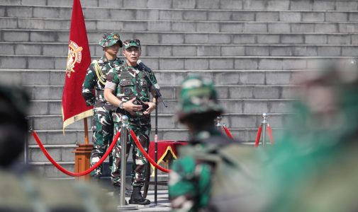 Wakil Rektor Unhan RI Mayor Jenderal TNI Dr. Totok Imam Santoso, S.IP., S.Sos., M.Tr. (Han)., Tegaskan Nilai Kepemimpinan dan Integritas Kepada Kadet Mahasiswa Unhan RI dalam Apel Kesiapan Latsitarda Nusantara Ke-45 Tahun 2025.
