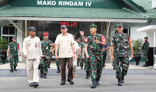 Rektor Unhan RI Dampingi Menhan RI Tinjau Pendidikan SPPI Batch-3 Rindam IV/Diponegoro Tegaskan : SPPI Disiapkan Jadi Penggerak Pembangunan Masa Depan.