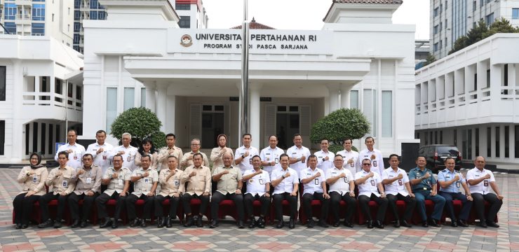 Rektor Unhan RI dan Kepala Badan Gizi Nasional Tandatangani Berita Acara Serah Terima 30.018 Kader SPPI untuk Percepatan Program Makan Bergizi Gratis Nasional.