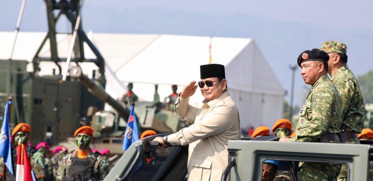 Presiden RI Jenderal TNI (Purn.) Prabowo Subianto Pimpin Upacara Gelar Pasukan Operasional Penganugrahan Kehormatan Militer dan Resmikan Satuan Baru TNI, yang Dihadiri Rektor Unhan RI dan Kadet Mahasiswa Unhan RI.
