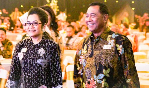 Rektor dan Ketua DWP Unhan RI, Bersama Tokoh Nasional Hadiri Peluncuran Buku “Selangkah di Belakang Mbak Tutut”.