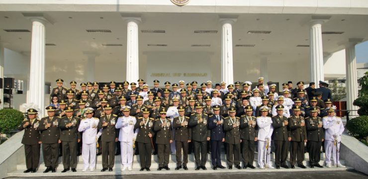 Jajaran Pejabat Eselon I dan II Unhan RI, Ikuti Upacara HUT ke-80 Kemerdekaan RI di Lapangan Bhinneka Tunggal Ika Kemhan RI