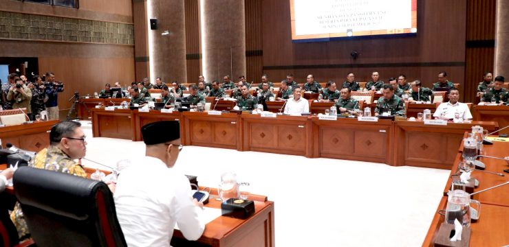 Rektor Unhan RI Dampingi Wamenhan RI Hadiri Raker Bersama Komisi I DPR RI Bahas RKA Kemhan/TNI TA 2026.
