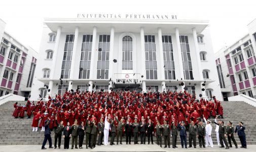 Menhan RI diwakili Rektor Unhan RI Kukuhkan 493 Lulusan pada Wisuda Periode II TA 2025, Tegaskan SDM Pertahanan Visioner di Era Global.