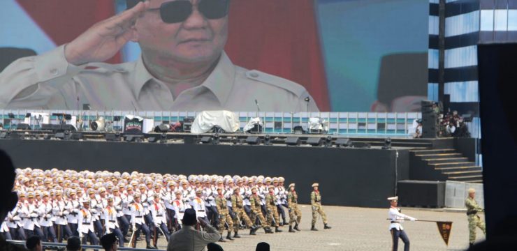 Kadet Mahasiswa Unhan RI Tampilkan Semangat Bela Negara di Parade dan Defile HUT TNI ke-80.