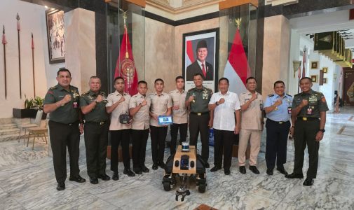 Rektor Unhan RI Didampingi Wamenhan RI dan Pejabat Tinggi Kemhan–TNI Terima Pemaparan Inovasi Robotik Maleo.