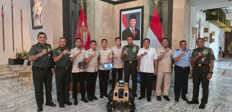 Rektor Unhan RI Didampingi Wamenhan RI dan Pejabat Tinggi Kemhan–TNI Terima Pemaparan Inovasi Robotik Maleo.