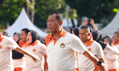 Rektor Unhan RI Ikuti Olahraga Bersama Pegawai Kemhan RI, Perkuat Budaya Kerja Sehat dan Disiplin Pertahanan.