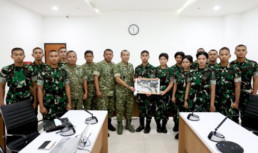 Unhan RI Serahkan Bantuan Paguyuban Orang Tua/Wali Kadet Cohort 6 kepada 32 Keluarga Terdampak Banjir di Sumatera