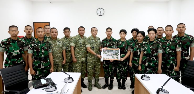 Unhan RI Serahkan Bantuan Paguyuban Orang Tua/Wali Kadet Cohort 6 kepada 32 Keluarga Terdampak Banjir di Sumatera