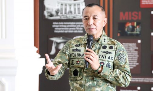 Wakil Rektor III Unhan RI Berikan Pengarahan kepada Pejabat Resimen Korps Kadet Mahasiswa Unhan : Cerdas, Tangkas dan Militan