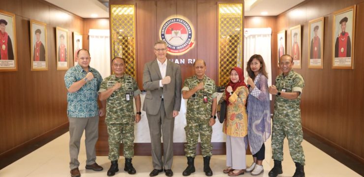 Unhan RI Terima Courtesy Call Retired Admiral Peter Gautier