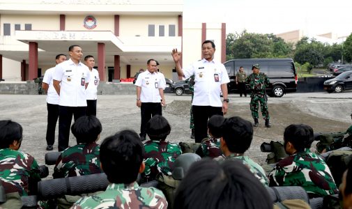 Rektor Unhan RI Tegaskan Penguatan Dasar Kemiliteran Saat Tinjau COMBAT Kadet Mahasiswa